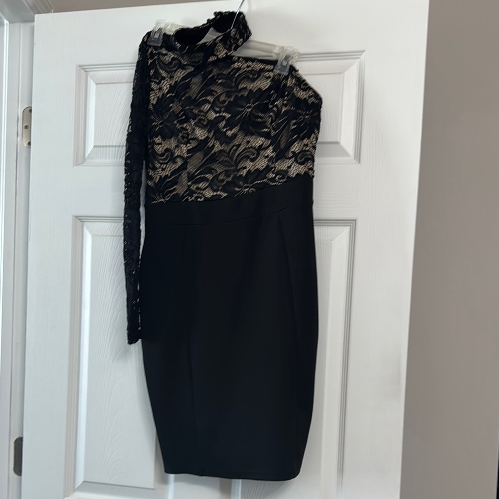 Elegant Black Lace One-Shoulder Dress